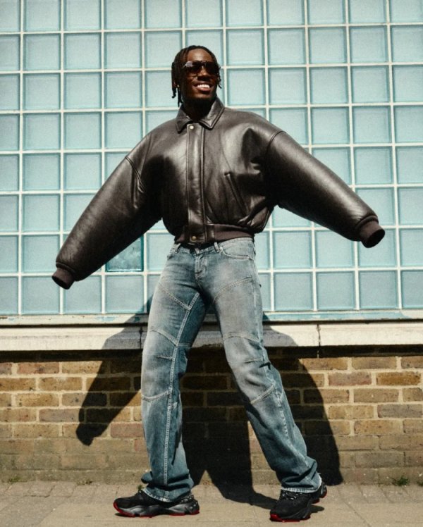 How to taste 👀Maduaike participated in fashion magazine shooting: Wearing an oversized Balenciaga down jacket
