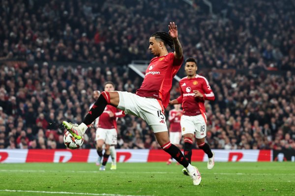 Ferdinand: Yoro and Lukeshaw are very adaptable, and their performance has improved significantly and also provide support for the offense.