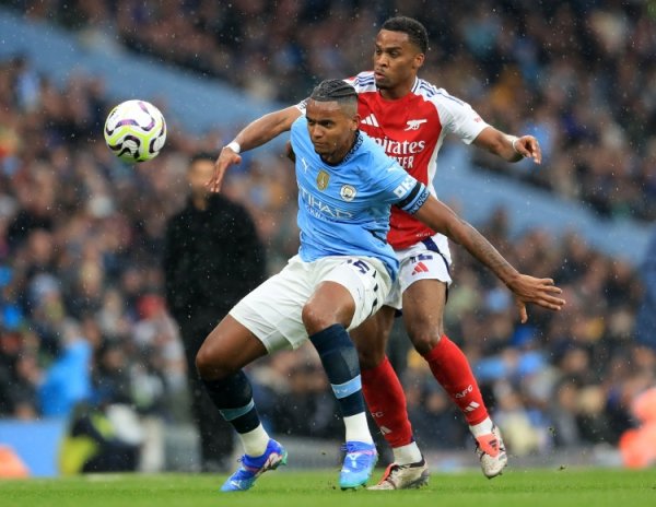 Sky: Coping with Gee s departure, Crystal Palace is interested in Manchester City defender Akanji and Rennes defender Jakuit
